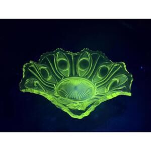 EAPG “Pointed Oval with Circle" 9” Footed Serving Bowl • 365nm UV Reactive